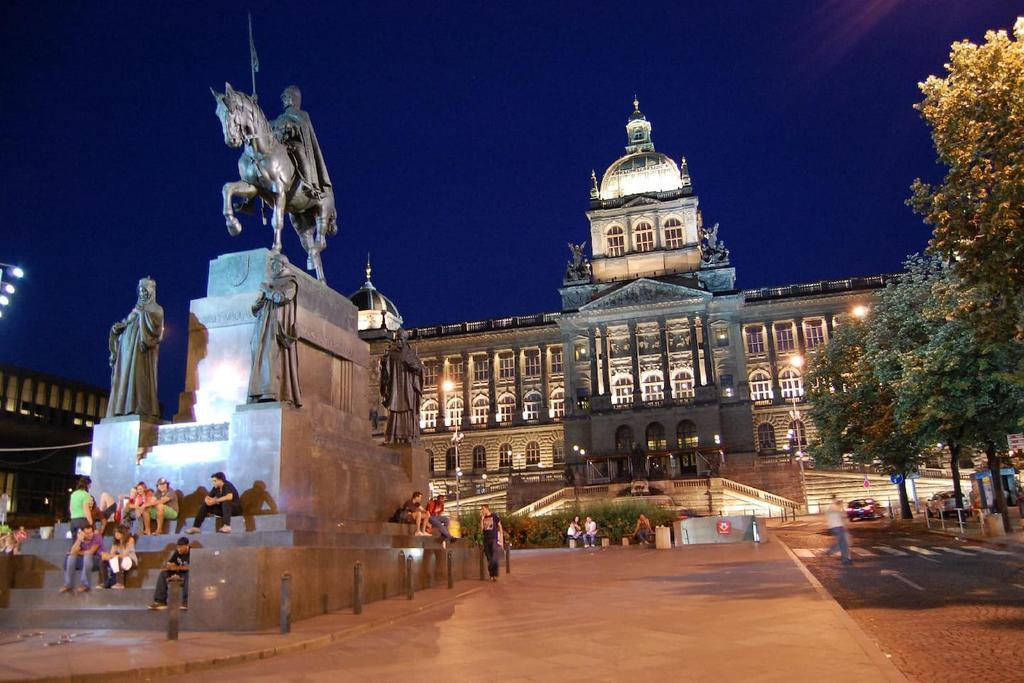 Prague Palace - Wenceslas Square Eksteriør billede